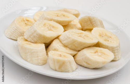 sliced bananas on a plate