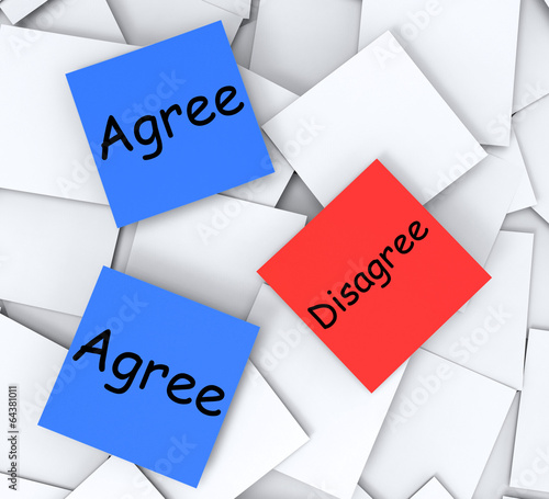 Valokuva Agree Disagree Post-It Notes Mean Opinion And Point Of View