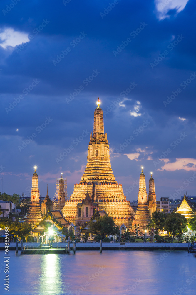 Naklejka premium Wat Arun temple , bangkok ,thailand