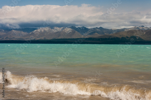 crashing waves at lake Pukaki