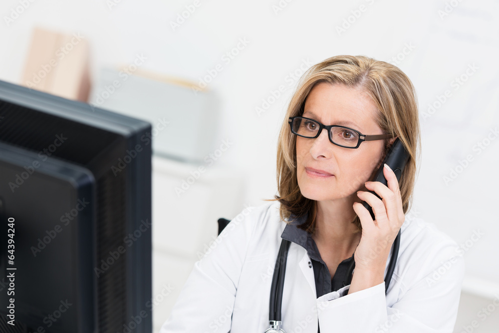 kompetenten ärztin am telefon kompetenten ärztin am telefon