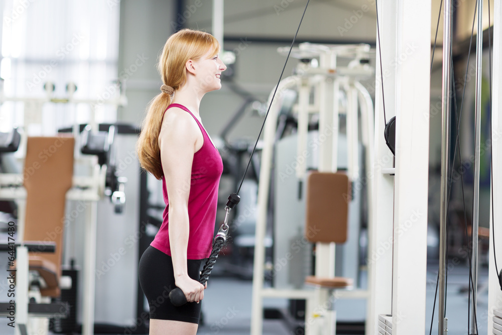 Fototapeta premium Junge Frau beim Rückentraining