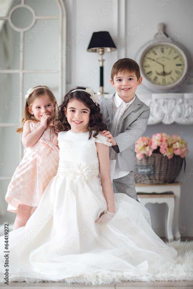 Fototapeta premium tres niños en la fiesta