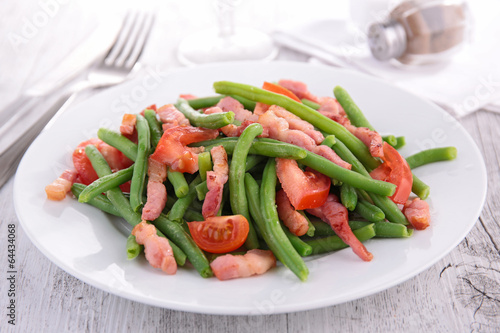 salad with bean, bacon and tomato