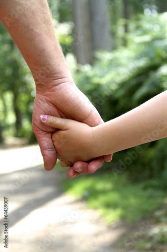 Konstfotografi Holding hands, father and daughter