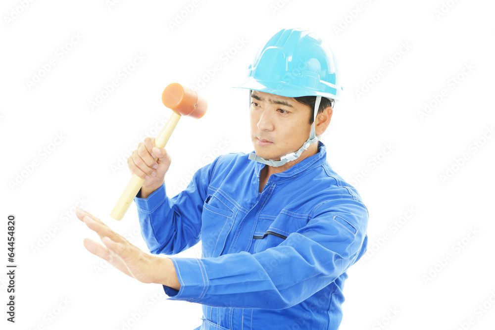 仕事に励む労働者