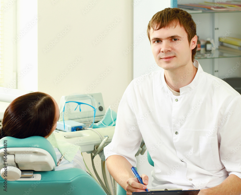 Obraz premium Man dentist at his office smiling.