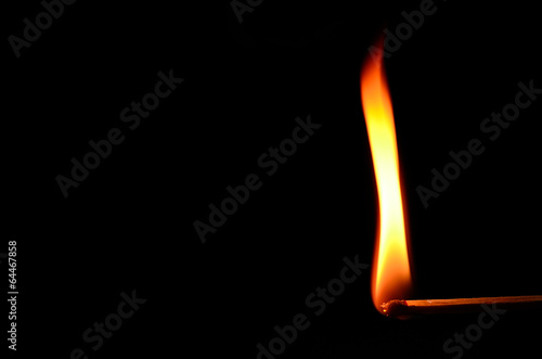 zuendholz mit hoher flamme