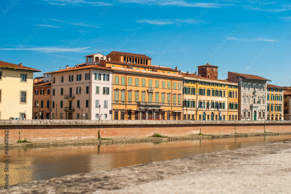 Veduta dei Lungarni di Pisa, palazzi centrostorico