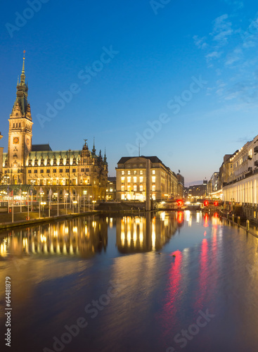 The townhall and the Alsterfleet in Hamburg at night © elxeneize