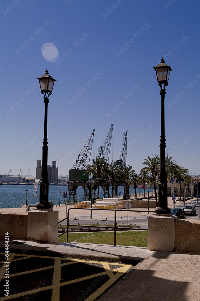 Hafen von Tarragona – alte Kräne