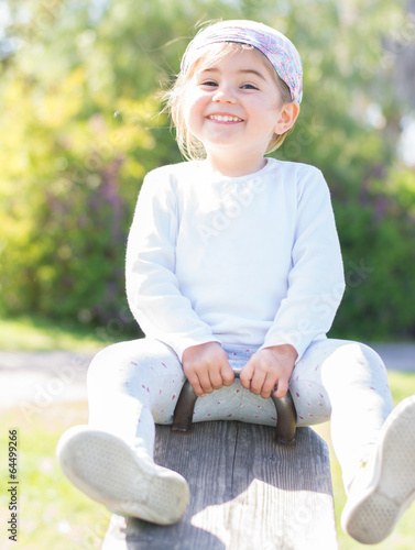 Bambina sull'altalena