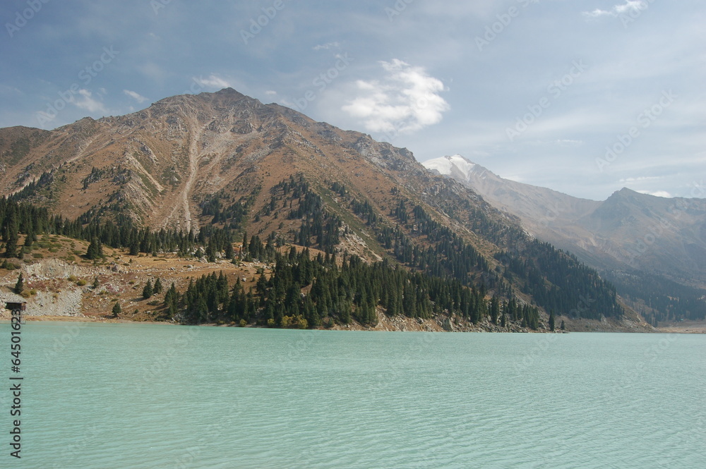 горное озеро