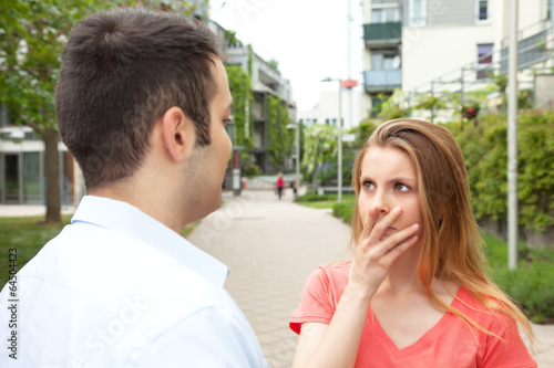 Canvas Print Junge Frau fühlt sich angemacht