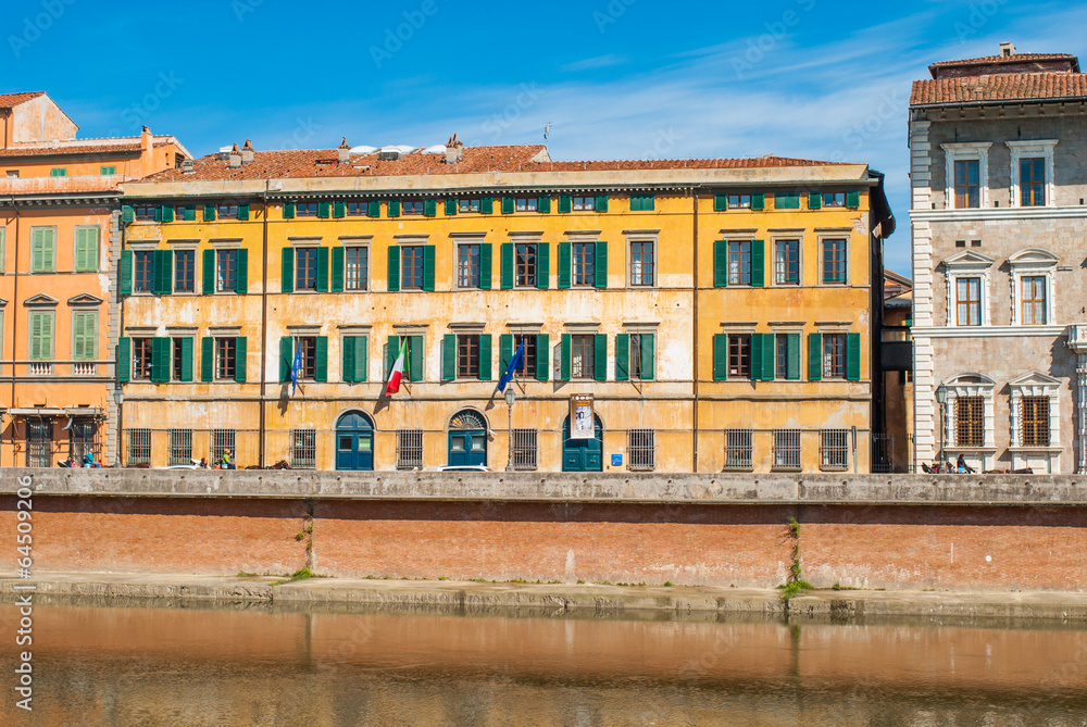 Veduta dei Lungarni di Pisa, palazzi centrostorico