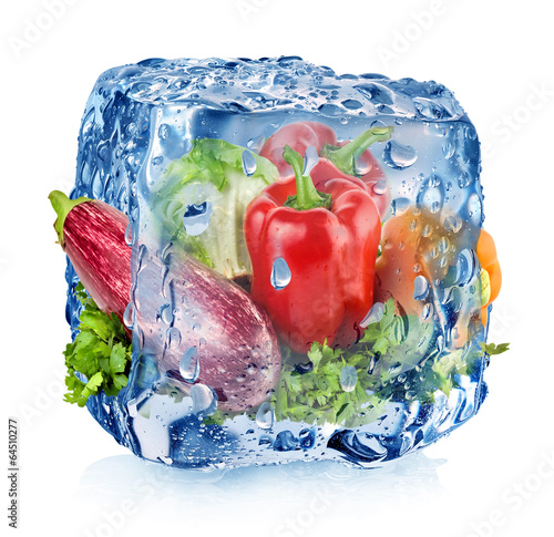 Obraz na płótnie Ice cube with vegetables w salonie