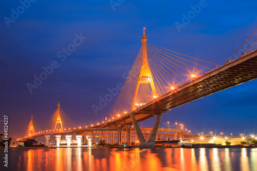 Bhumibol Mega Bridge (Industrial Ring Mega Bridge) at night, Ban © lkunl