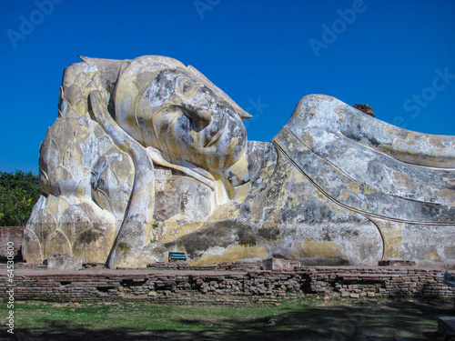 Fotografie The Big reclining Buddha at Wat Lokaya Sutha Temple in Autthaya
