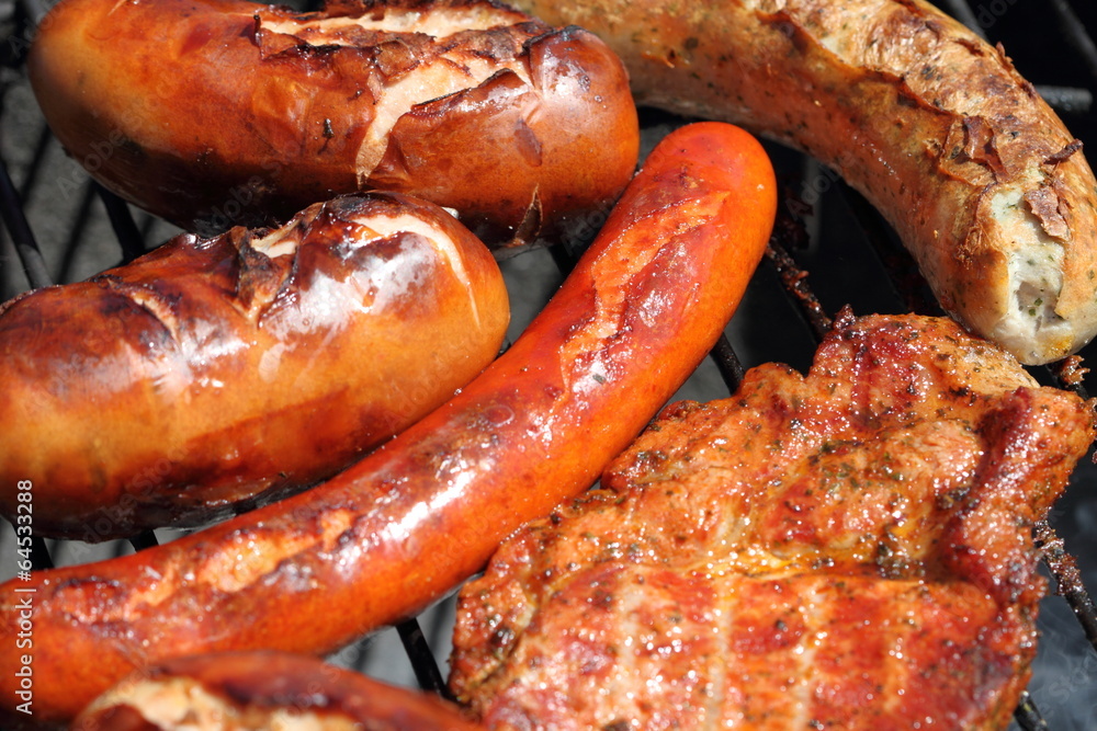 Fototapeta premium bei Freunden grillen