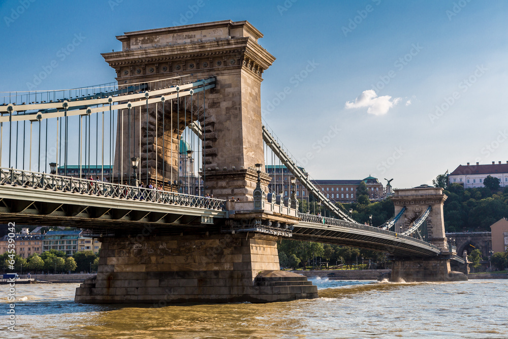 Obraz premium The Szechenyi Chain Bridge in Budapest