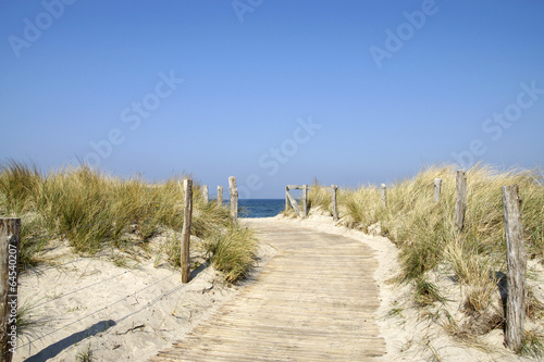 Weg an den Ostseestrand im Ostseebad Heiligenhafen photo