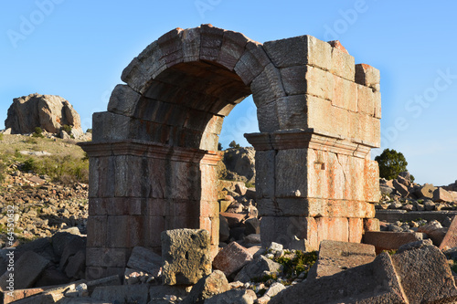 viran edilmiş tarihi eserler photo