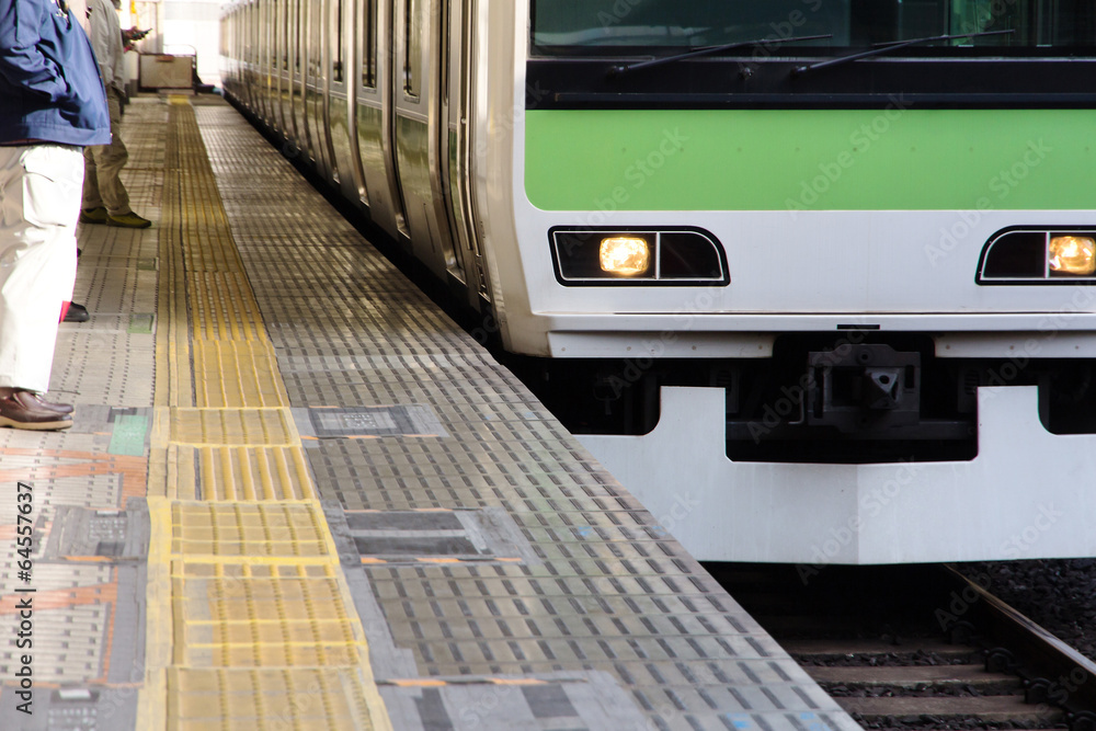 Naklejka premium Tokyo Commuter Train