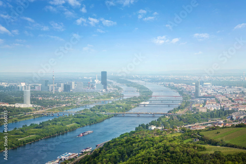 Obraz na płótnie Vienna skyline with danube river, Austria w salonie