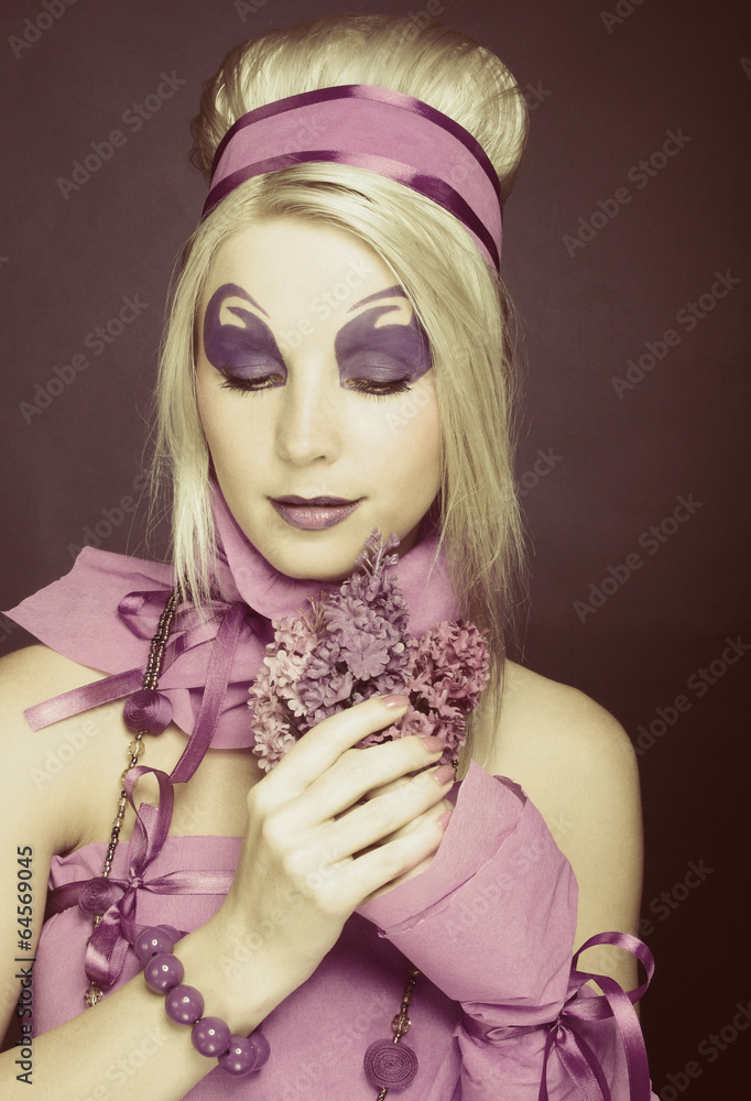 Naklejka premium Girl in violet