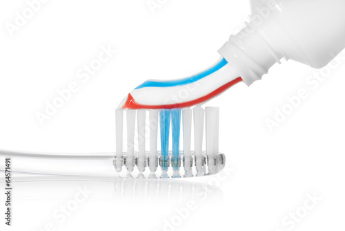 Zahnbürste mit Zahnpasta 2