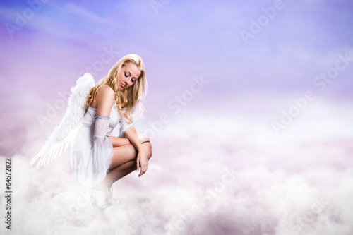 Engel über Wolken