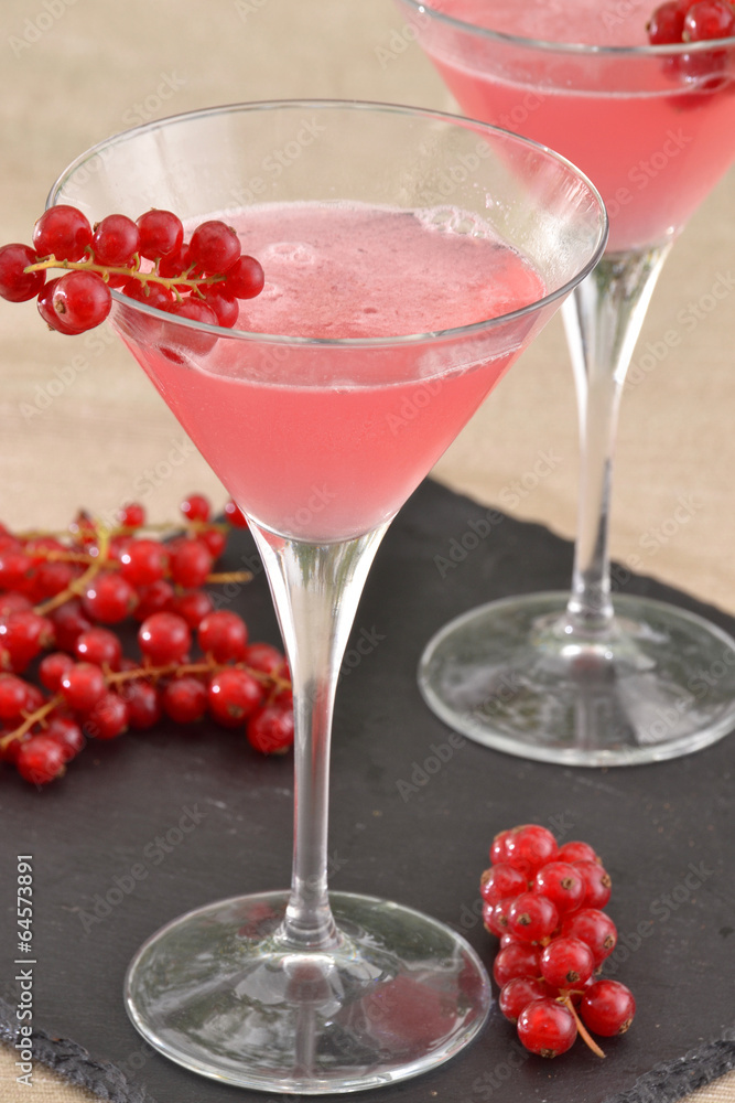 coctel bebida alcohólica,frutas e ingredientes.licores coctel bebida alcohólica,frutas e ingredientes.licores