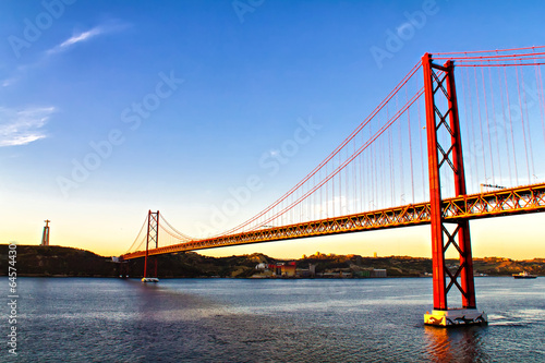 Christ the King statue and 25th of April bridge