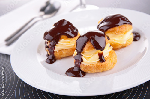 profiterole  french dessert