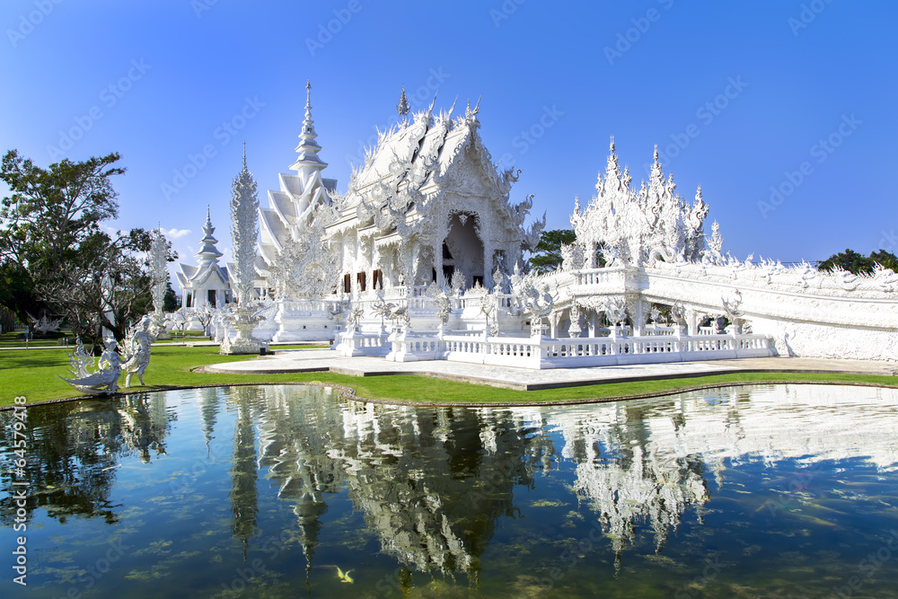 Fototapeta premium White Temple in Chiang Rai.