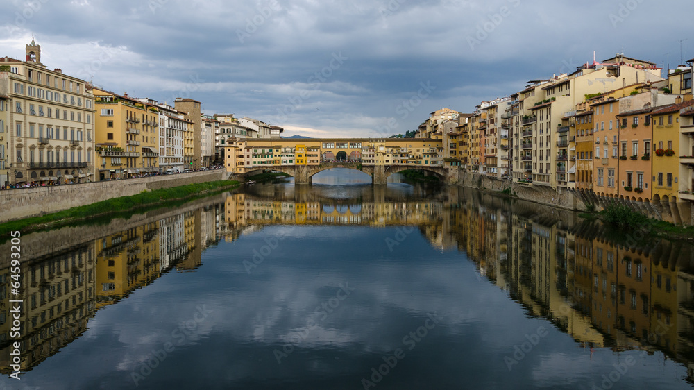 Ponte Vecchio bridge in Florence (Italy) - cloudy weather