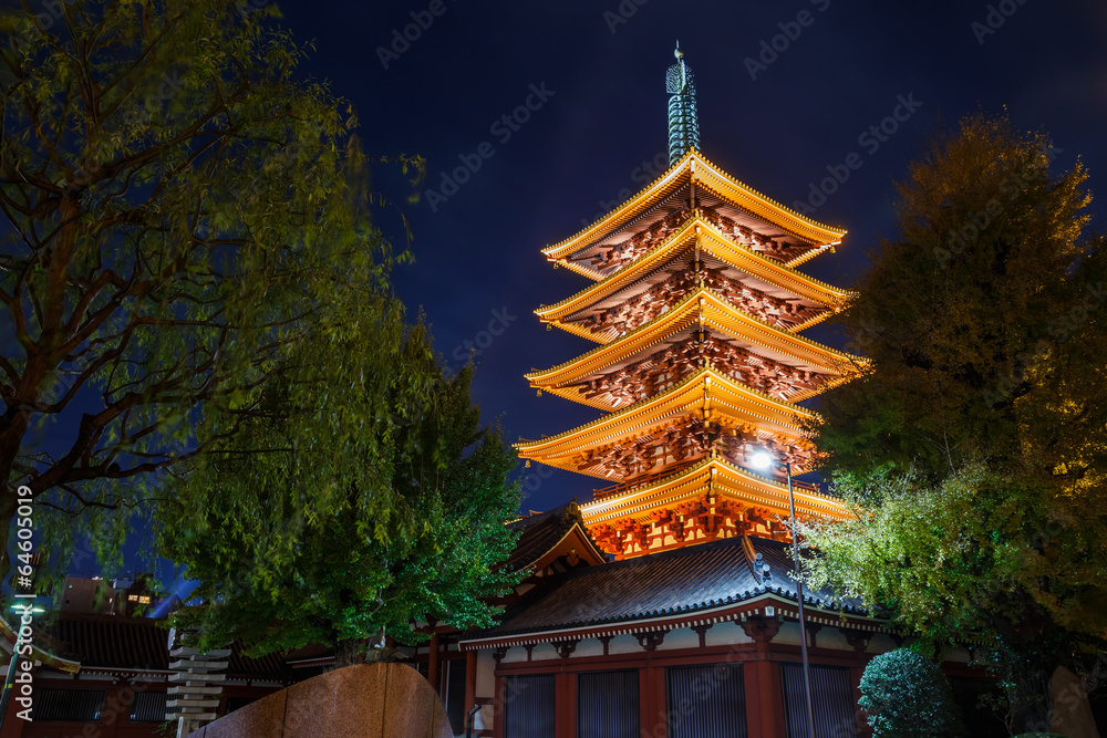 Obraz premium Five-storied pagoda at Sensoji Temple in Tokyo