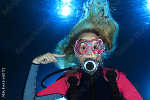 Female scuba diver show ear problems