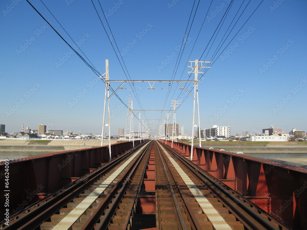 赤茶色の鉄橋