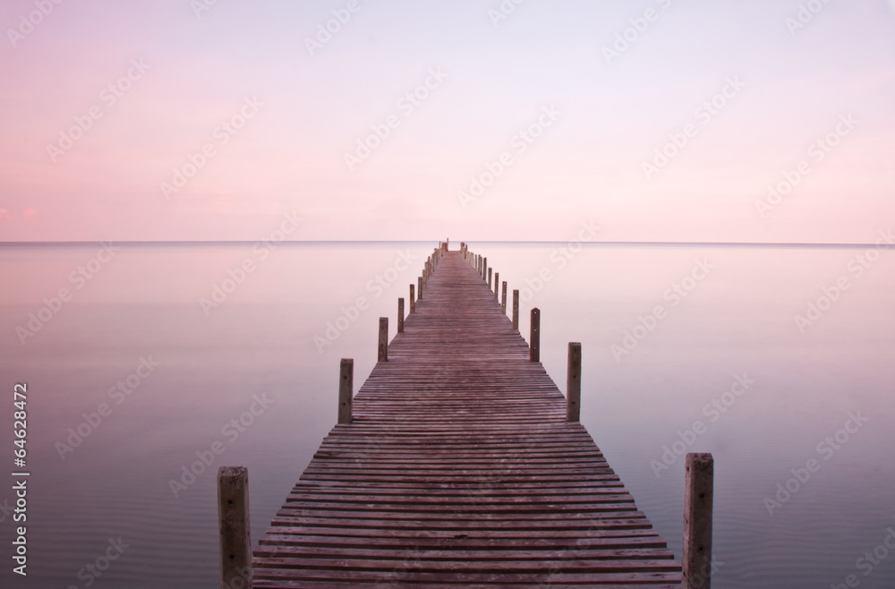 Fototapeta premium Most i morze o świcie, Trat, Tajlandia