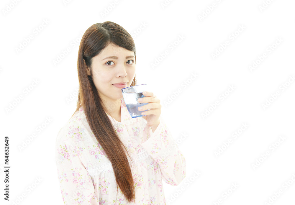 寛ぐ女性 寛ぐ女性