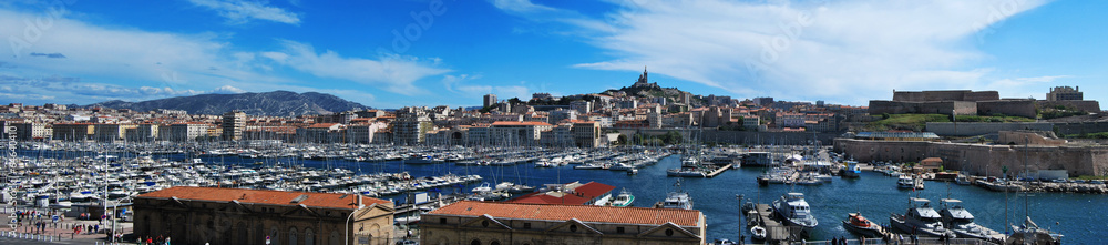 Panorama du Vieux Port de Marseille et de Notre Dame de la Garde