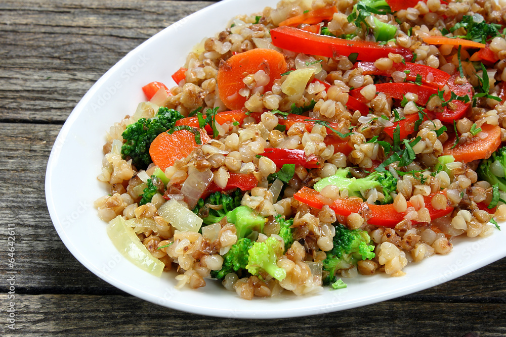 Buckwheat with carrots, onions, broccoli and paprika Buckwheat with carrots, onions, broccoli and paprika