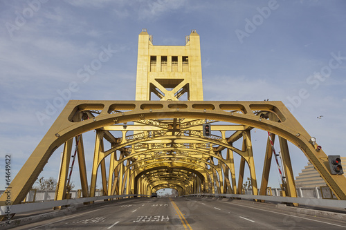 Obraz na płótnie The Golden Tower Bridge at Sacramento, USA w salonie