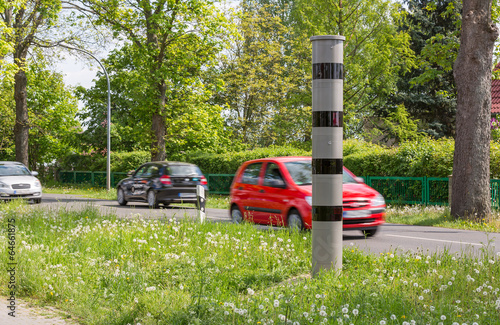 Φωτογραφία Rasende Autos und Radarfalle Blitzer