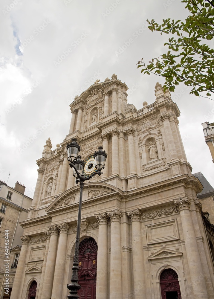 Eglise Saint-Paul Saint-Louis, mauvais temps (Paris France) Eglise Saint-Paul Saint-Louis, mauvais temps (Paris France)