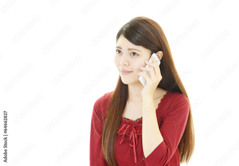 スマートフォンを持つ女性