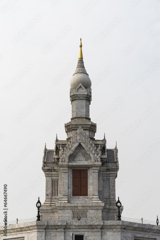 Fototapeta premium Monastery in Thailand isolation