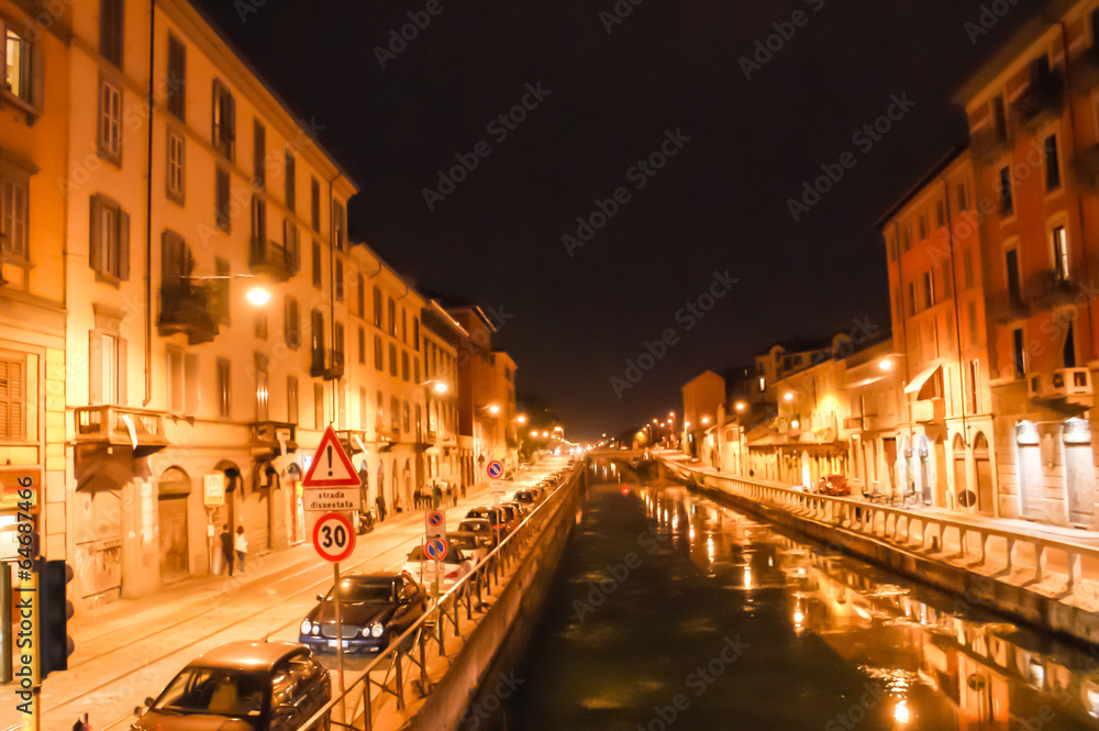 Ночной канал  в Милане.