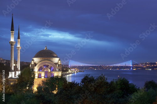 Canvas Print Istanbul - Dolmabahçe Mosque and Bosphorus Bridge